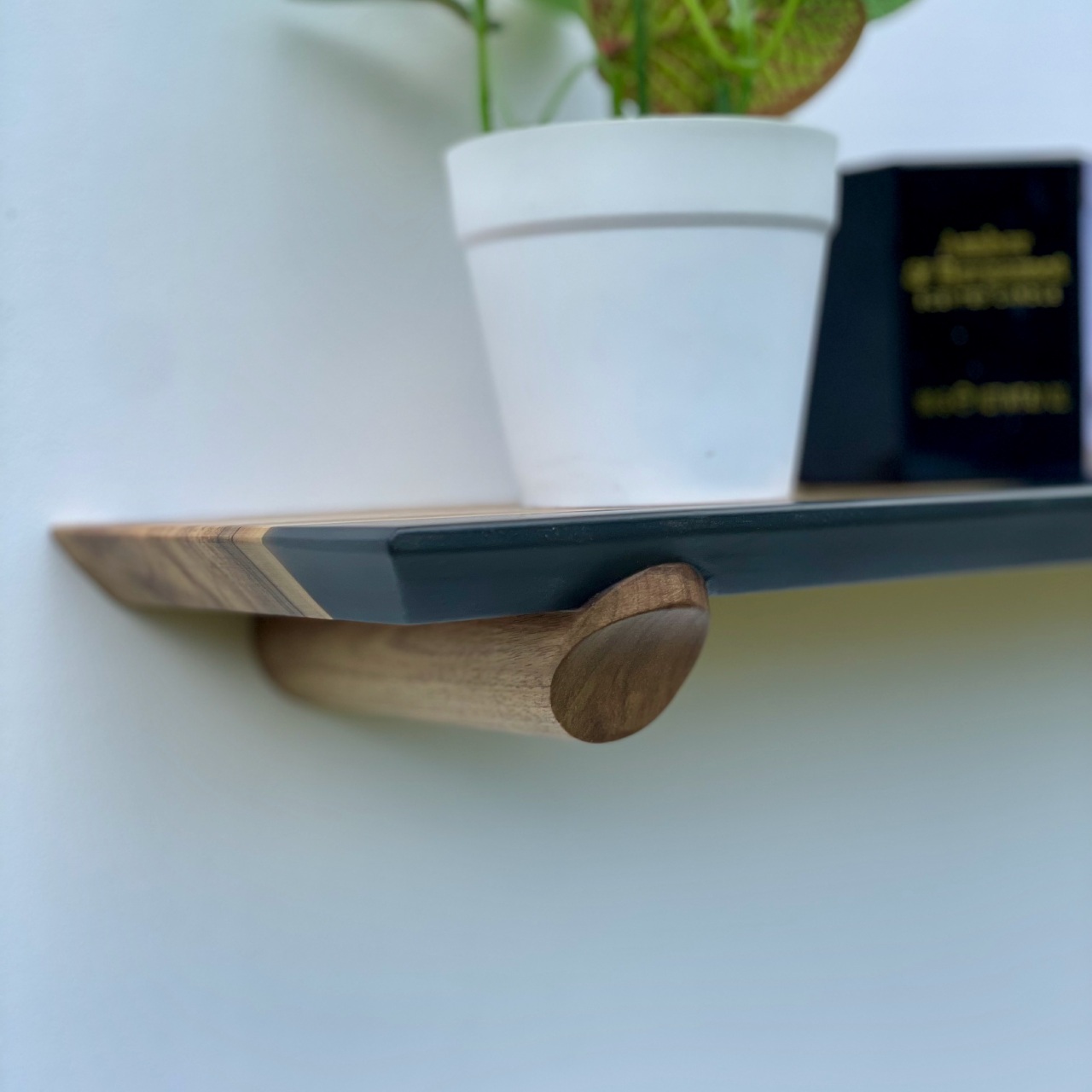 Плаваюча полиця Epoxy Walnut